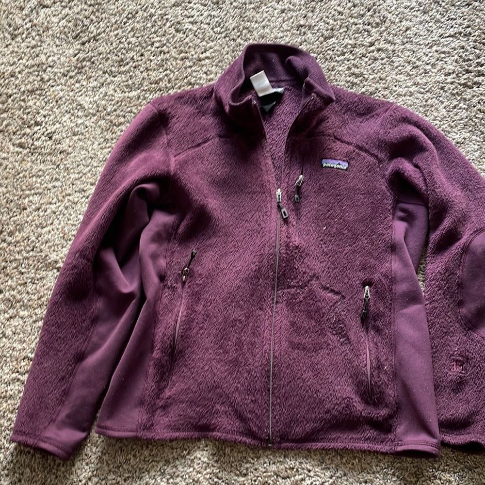 Patagonia Women’s Size M fleece zip up.